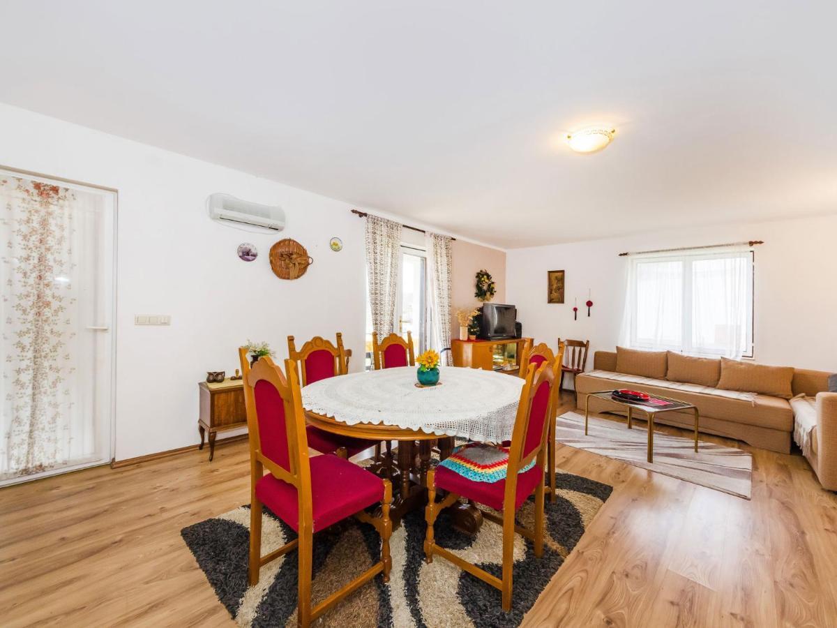Vacation House Loreta Sveti Rok Extérieur photo
